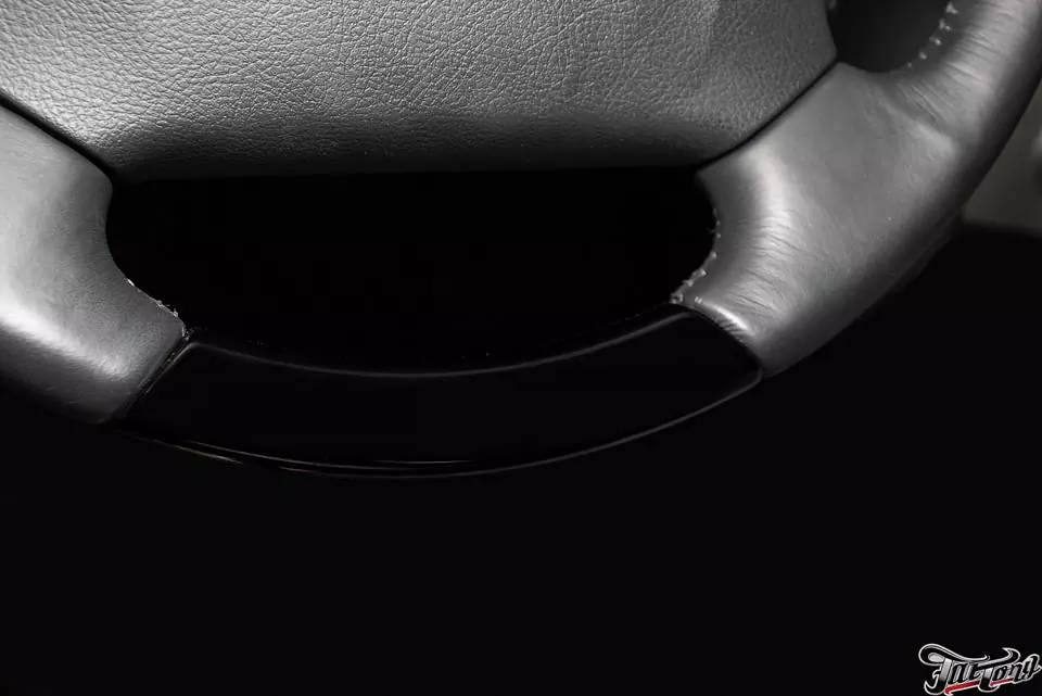 Lexus LX570. Окрас салонного пластика в черный глянец (рояльный лак).